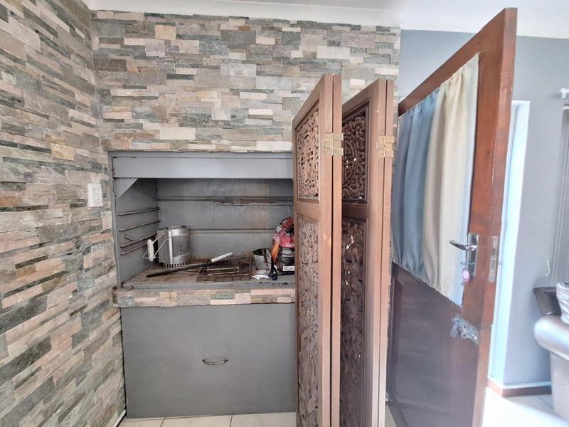 4 Bedroom Property for Sale in Fraaiuitsig Western Cape